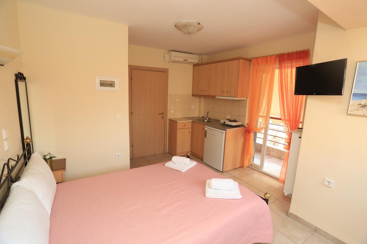 Katerina Apartments Pefkochori Exterior photo